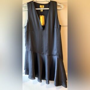 H & M Gray Silky Feel Polyester Sleeveless Asymmetric Ruffle Btm Dress Sz 6 NWT